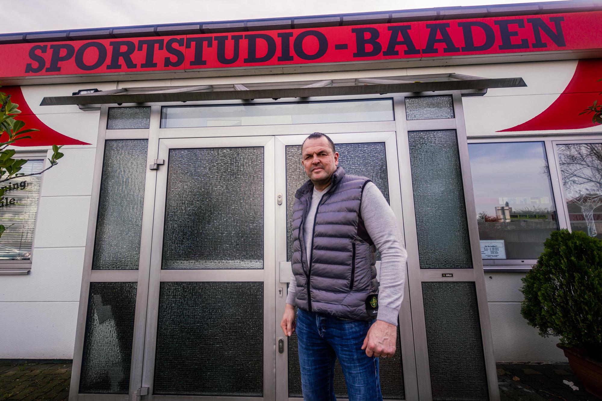verlassene-orte_sportstudio-baaden_roe_012