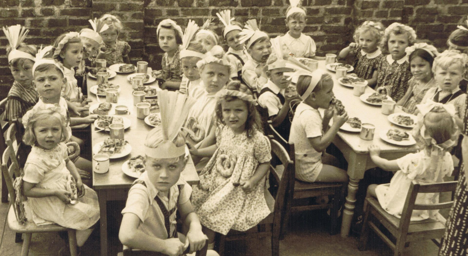 Gisela Horbert-Freytag mit ihrer Kindergartengruppe