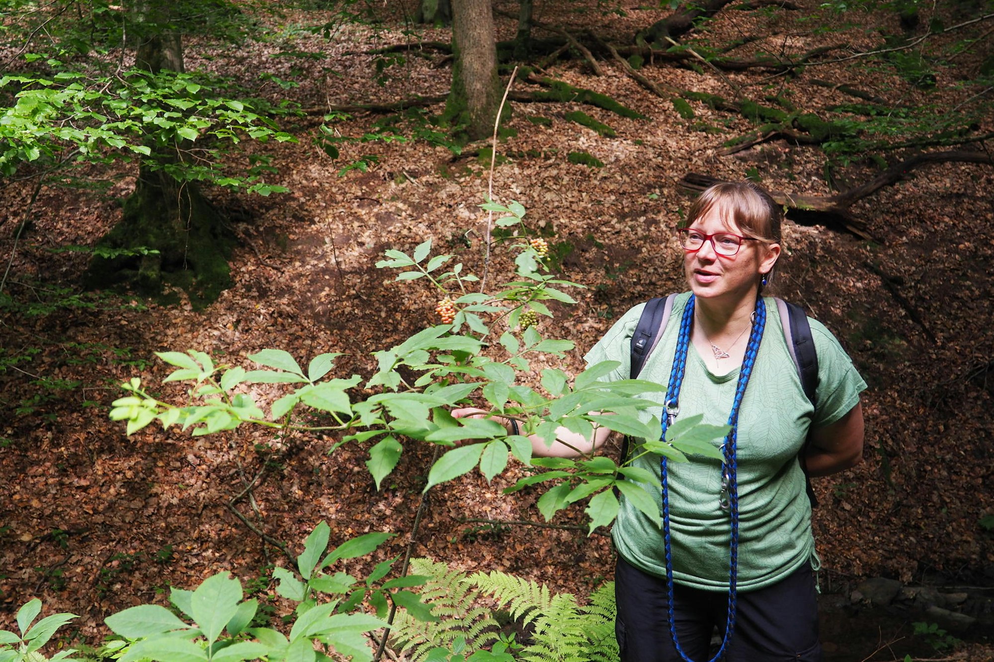 Thordis Ruppio mit Rotem Holunder