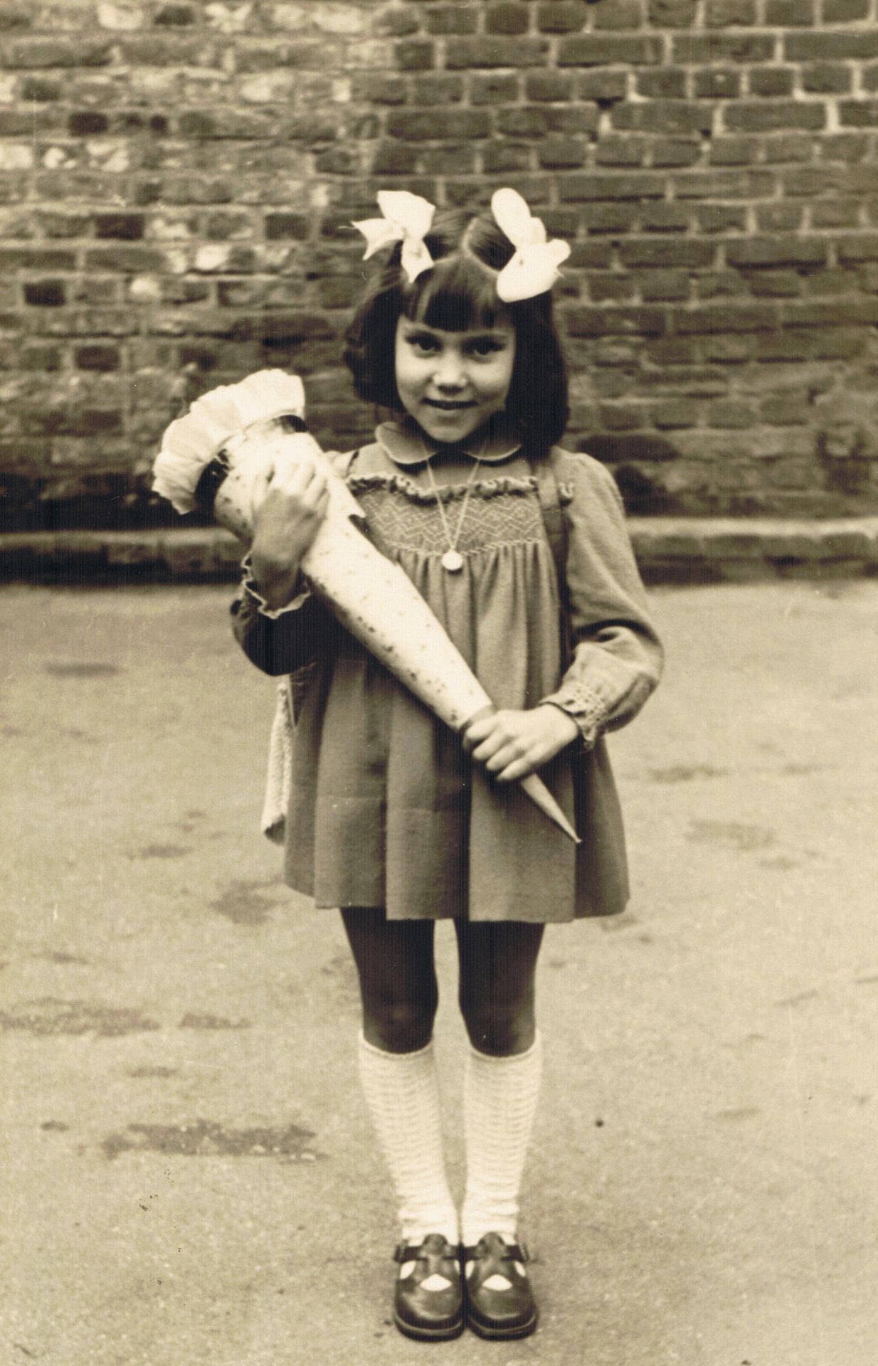 Gisela Horbert-Freytag mit Schultüte