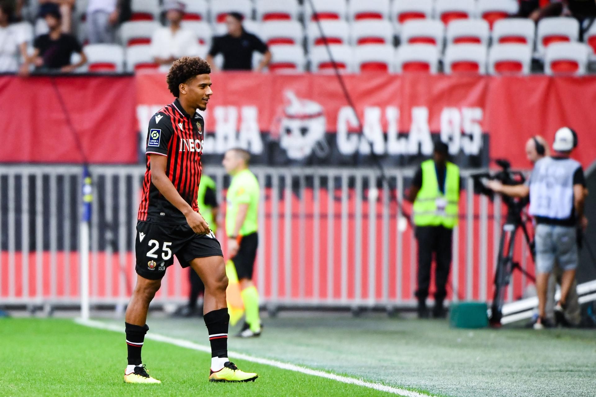 Todibo sieht Rot