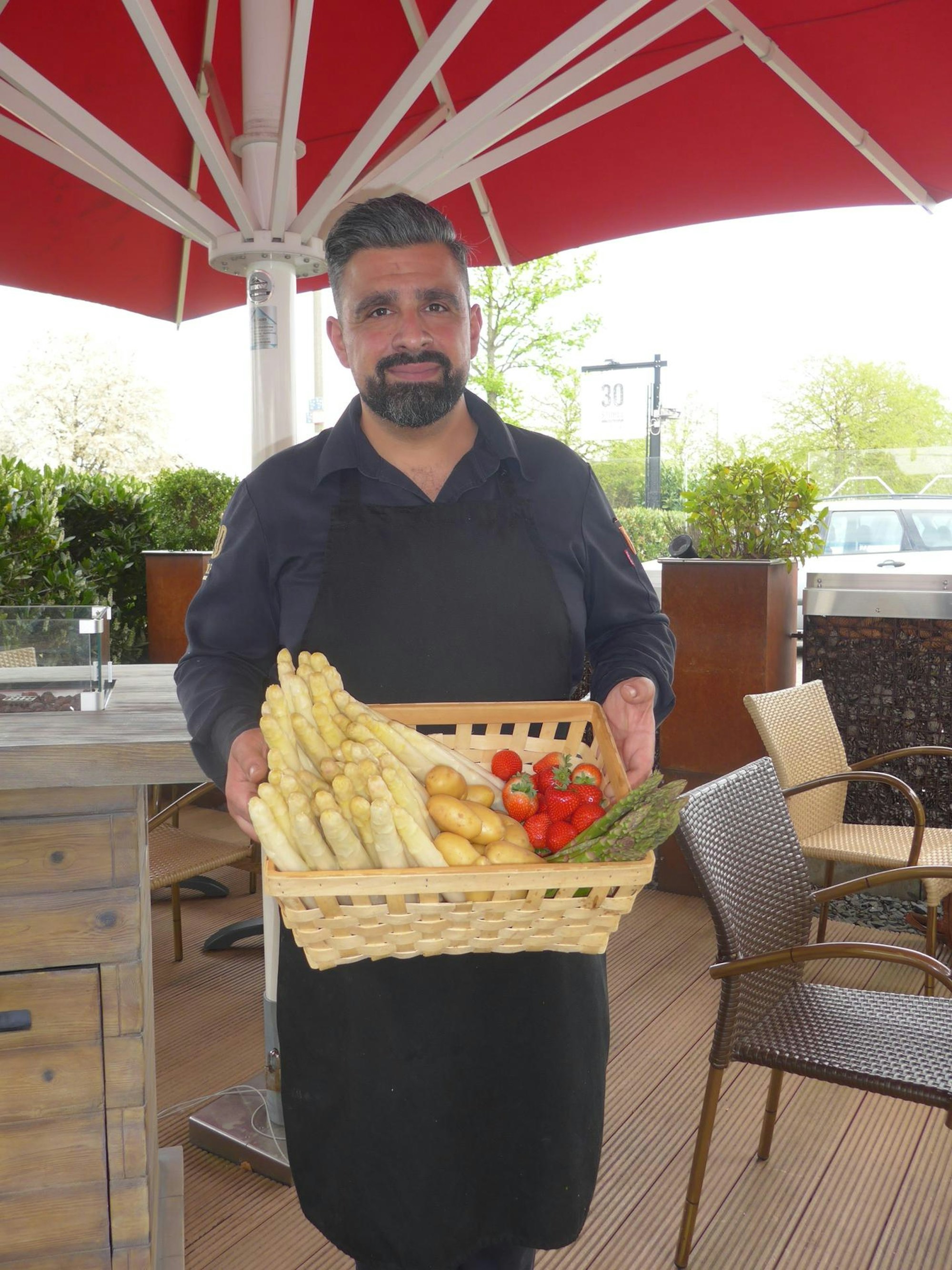 20220425-wes-michael-sachse-spargel-30stuehle2