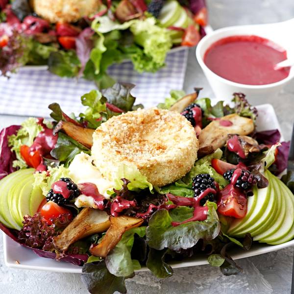 camembert salat mit brombeeren