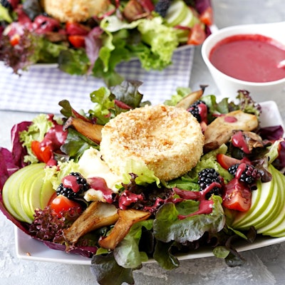 camembert salat mit brombeeren