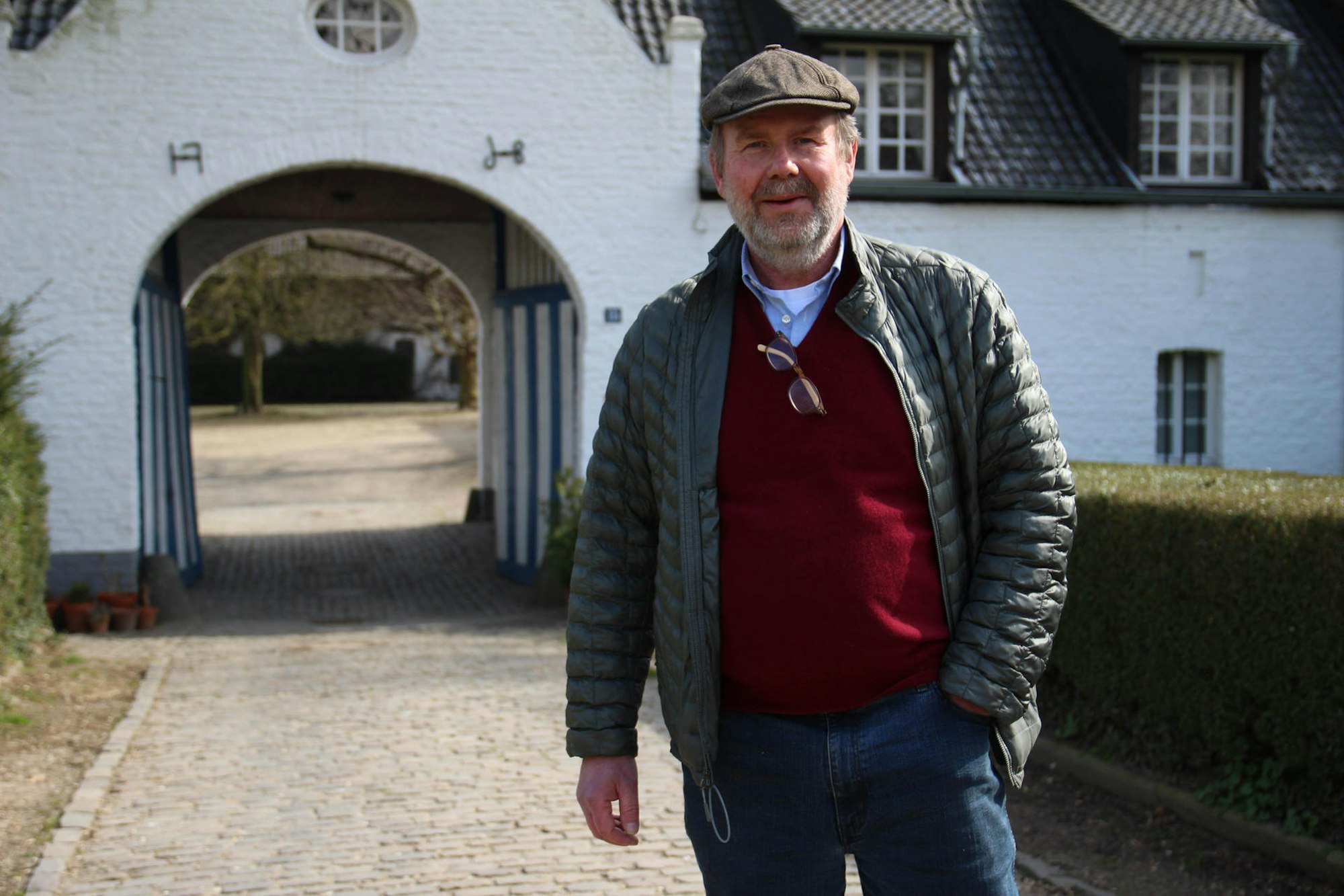 Junkersdorf_Gutsbesitzer Moritz Wolff Metternich vor dem Fronhof
