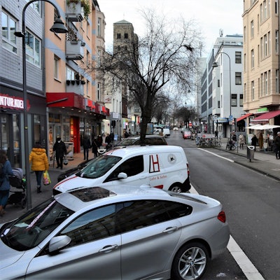 Deutzer Freiheit Autos