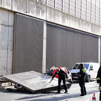 nab201113_Unfall_A_3_Betonwand_05