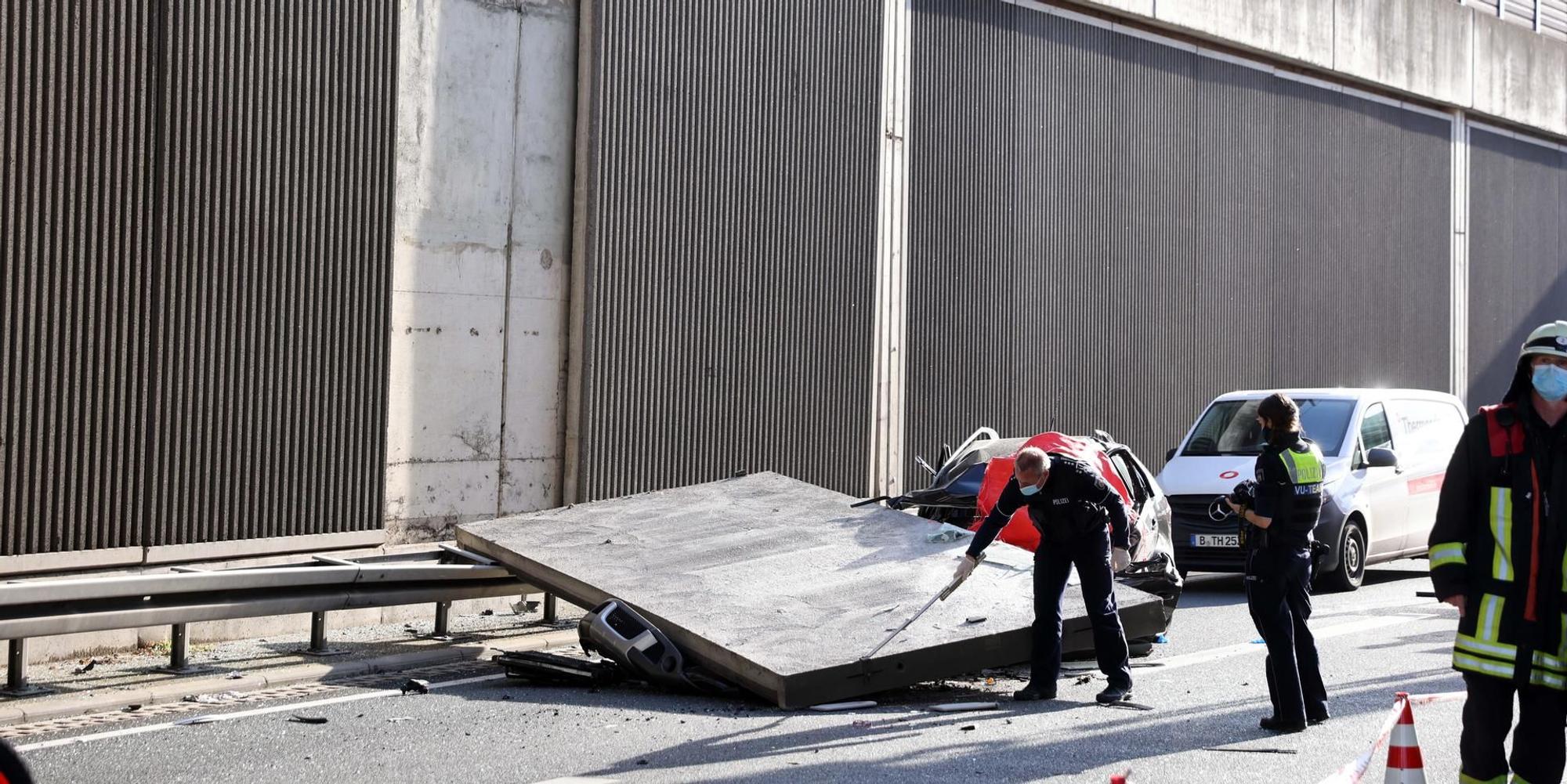 nab201113_Unfall_A_3_Betonwand_05