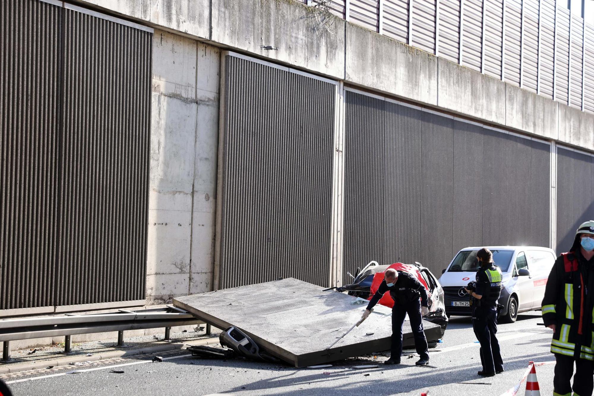 nab201113_Unfall_A_3_Betonwand_05