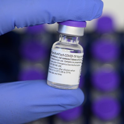 Corona-Impfstoff Symbolbild