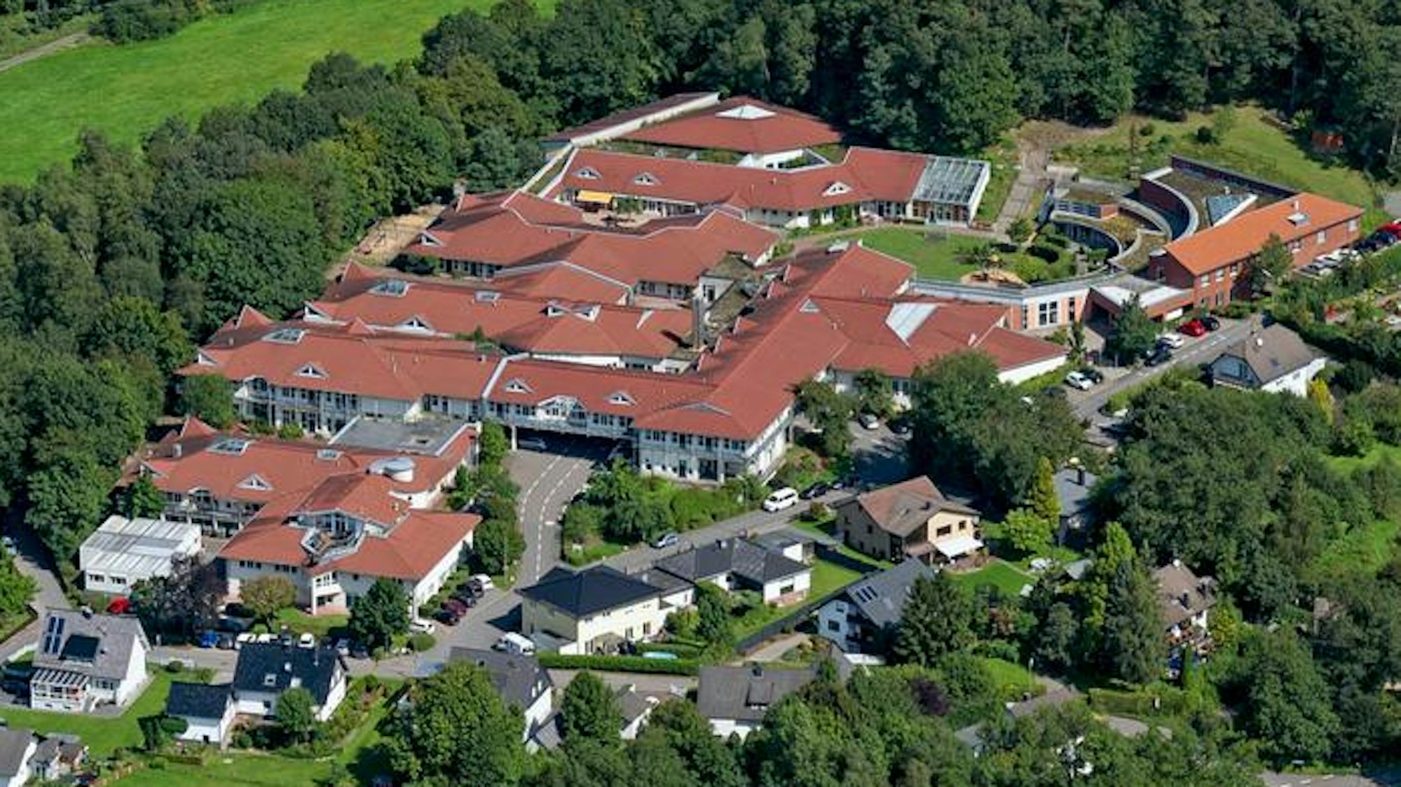 Eine Luftaufnahme des Schulkomplexes in Wiehl-Oberbantenberg.