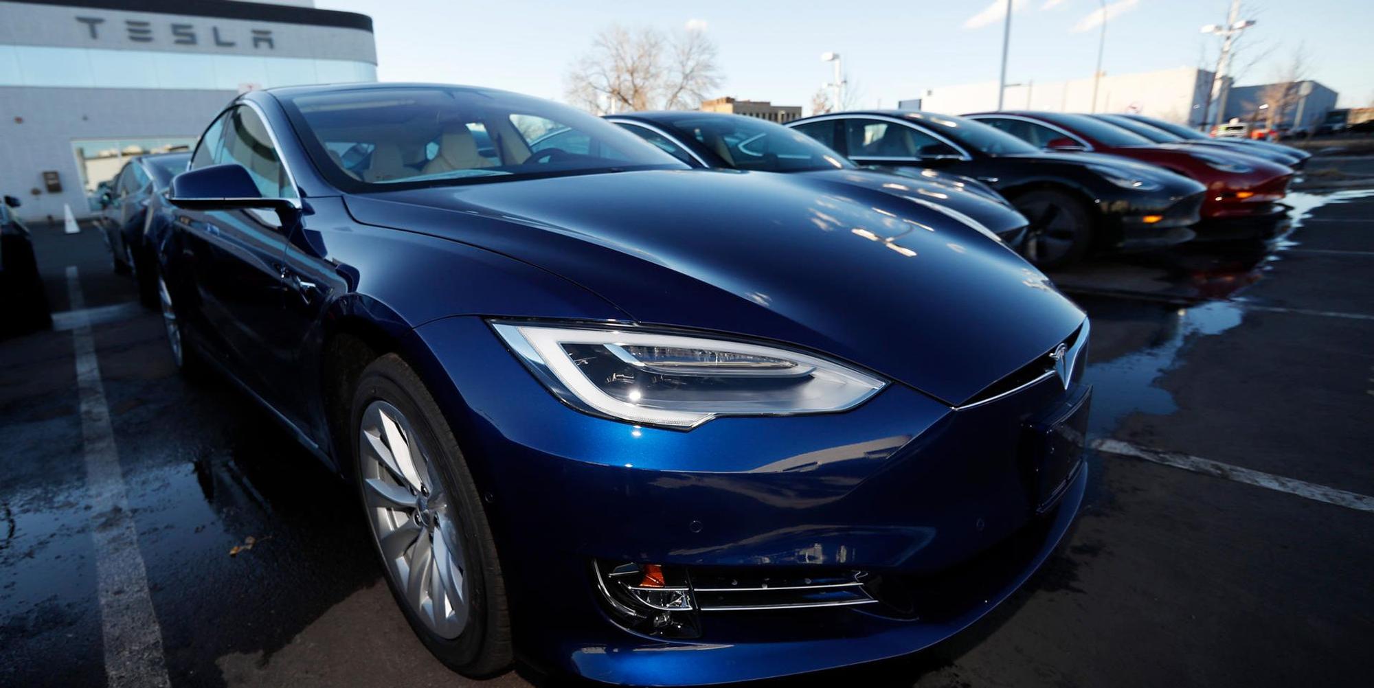 Tesla 230419