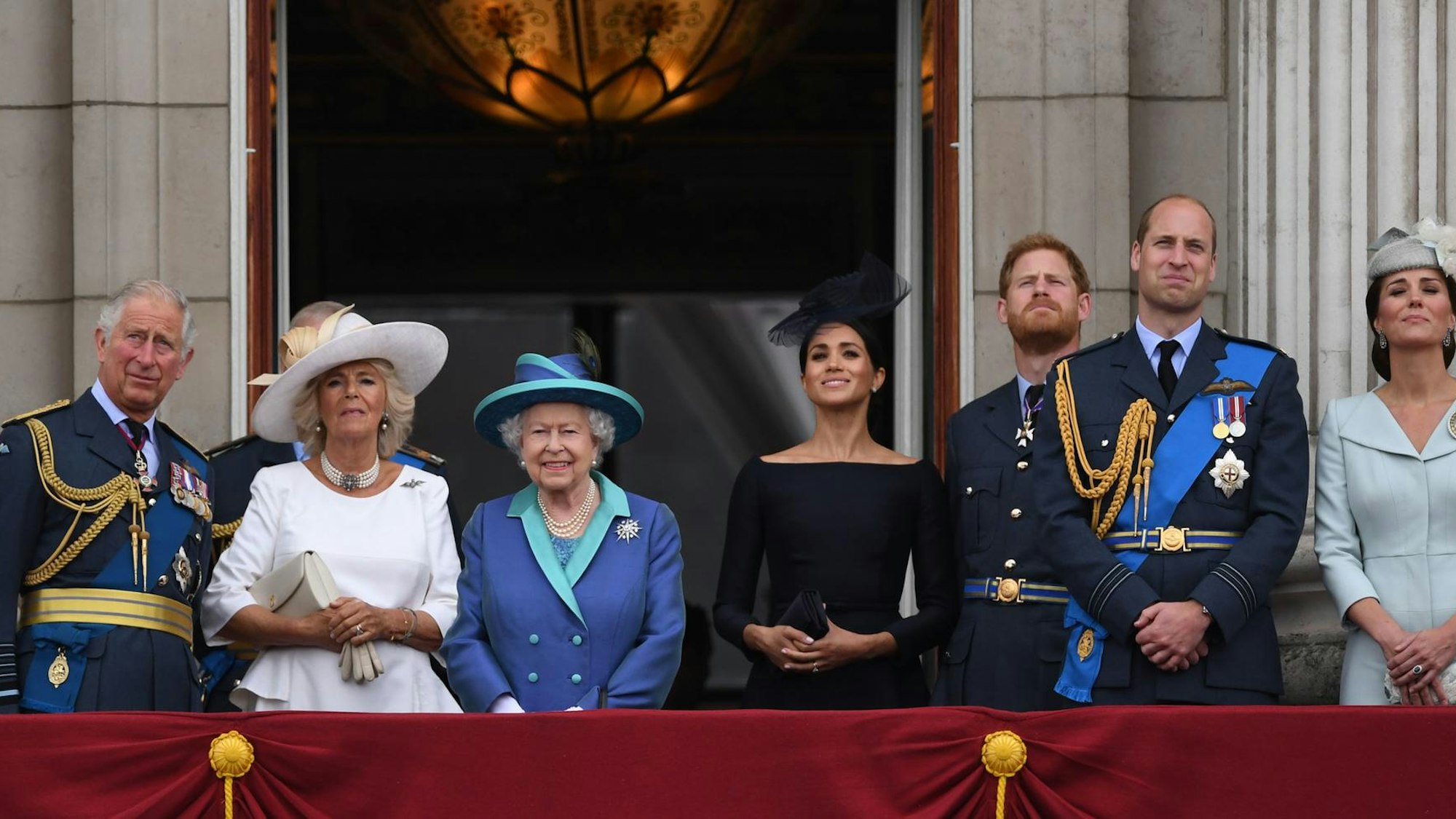 Die britische Royal Family, hier noch mit Königin Elizabeth, auf dem Balkon des Buckingham Palace.