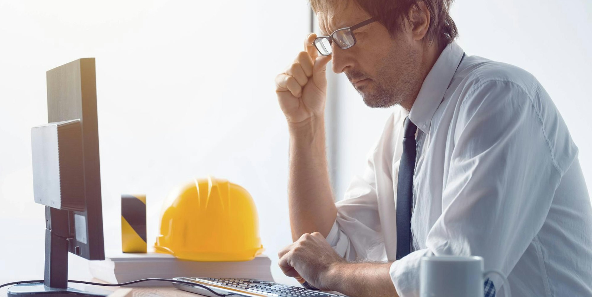 Vater Schreibtisch Büro imago