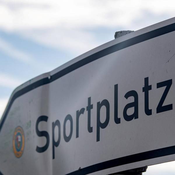 Sportplatz schild