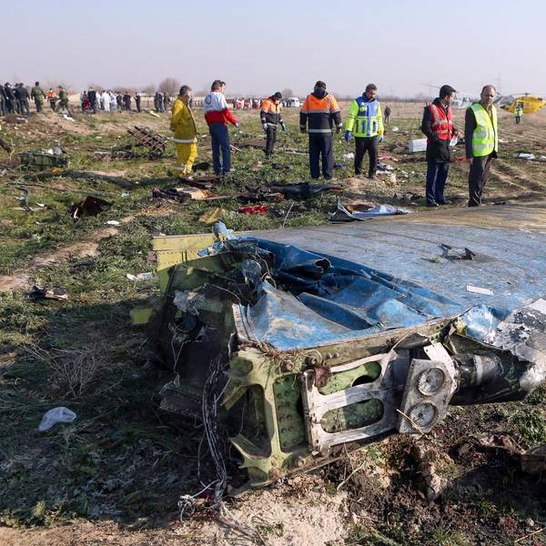 Boeing 737 in Iran abgestürzt Trümmer