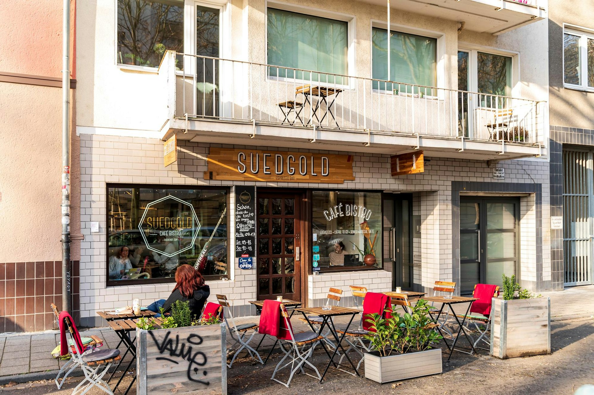 Cafe Südgold_ Roll_außen