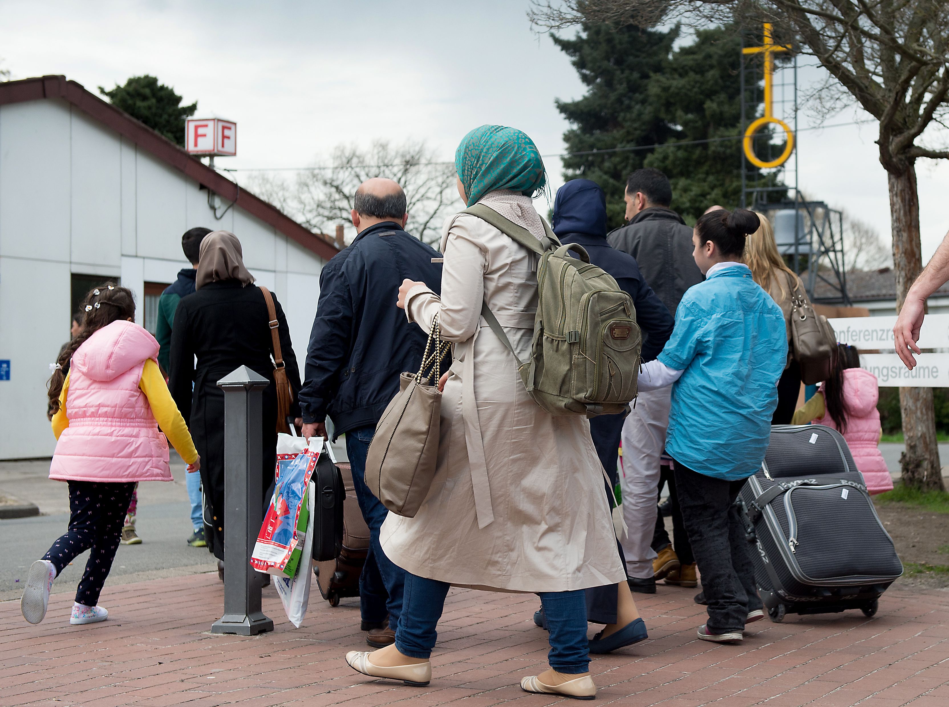 Flüchtlinge kommen legal in Göttingen an 040416