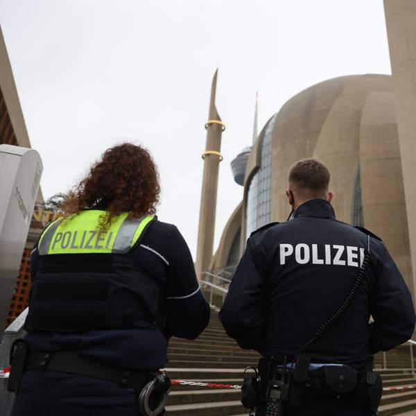 Brandanschlag Moschee Beamte