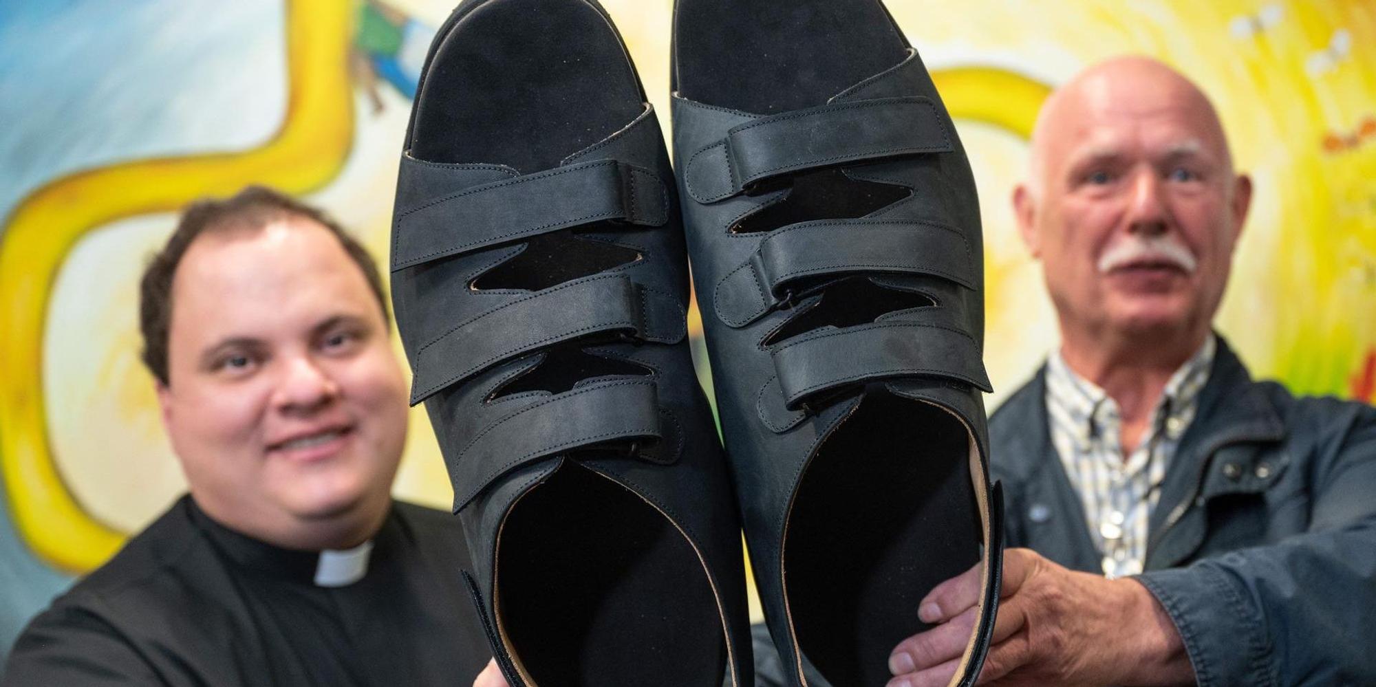 Schuhe Größe 69