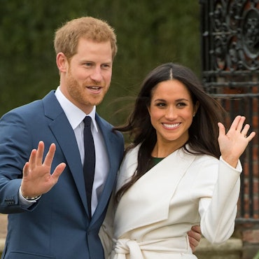 Harry und Meghan winken in die Kameras.