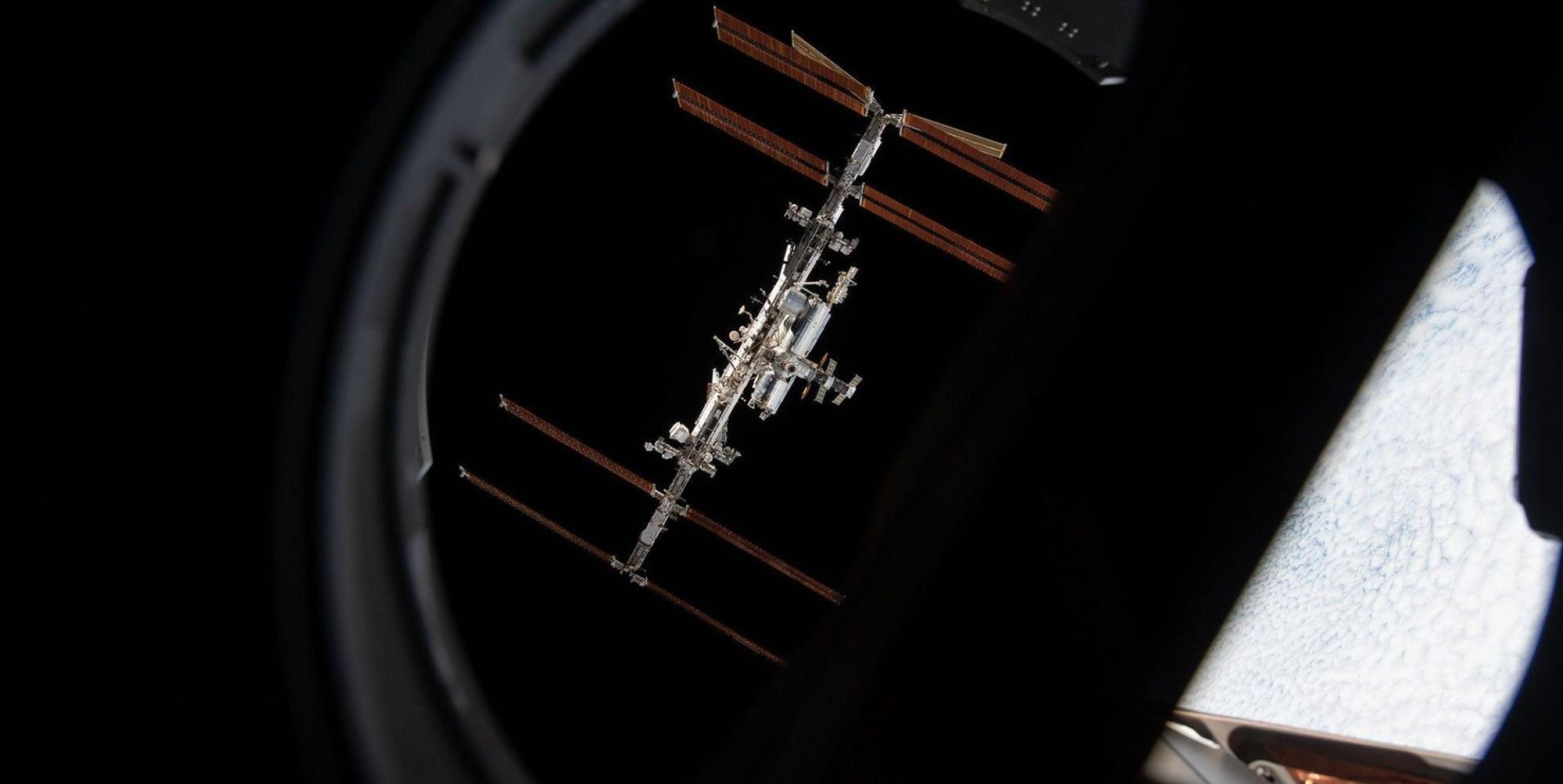 ISS 040422