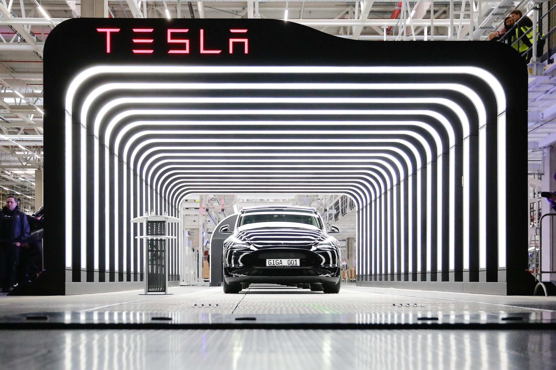 TEslafabrik autotunnel