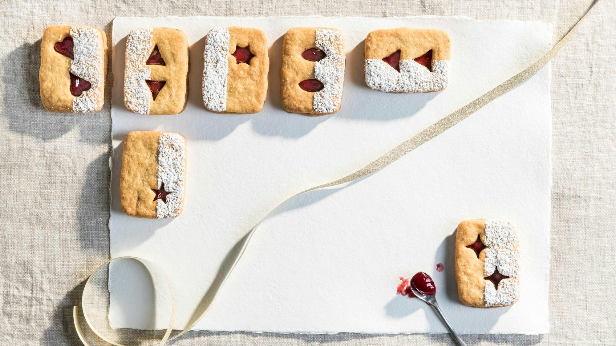 Linzer Plätzchen mit roter Füllung