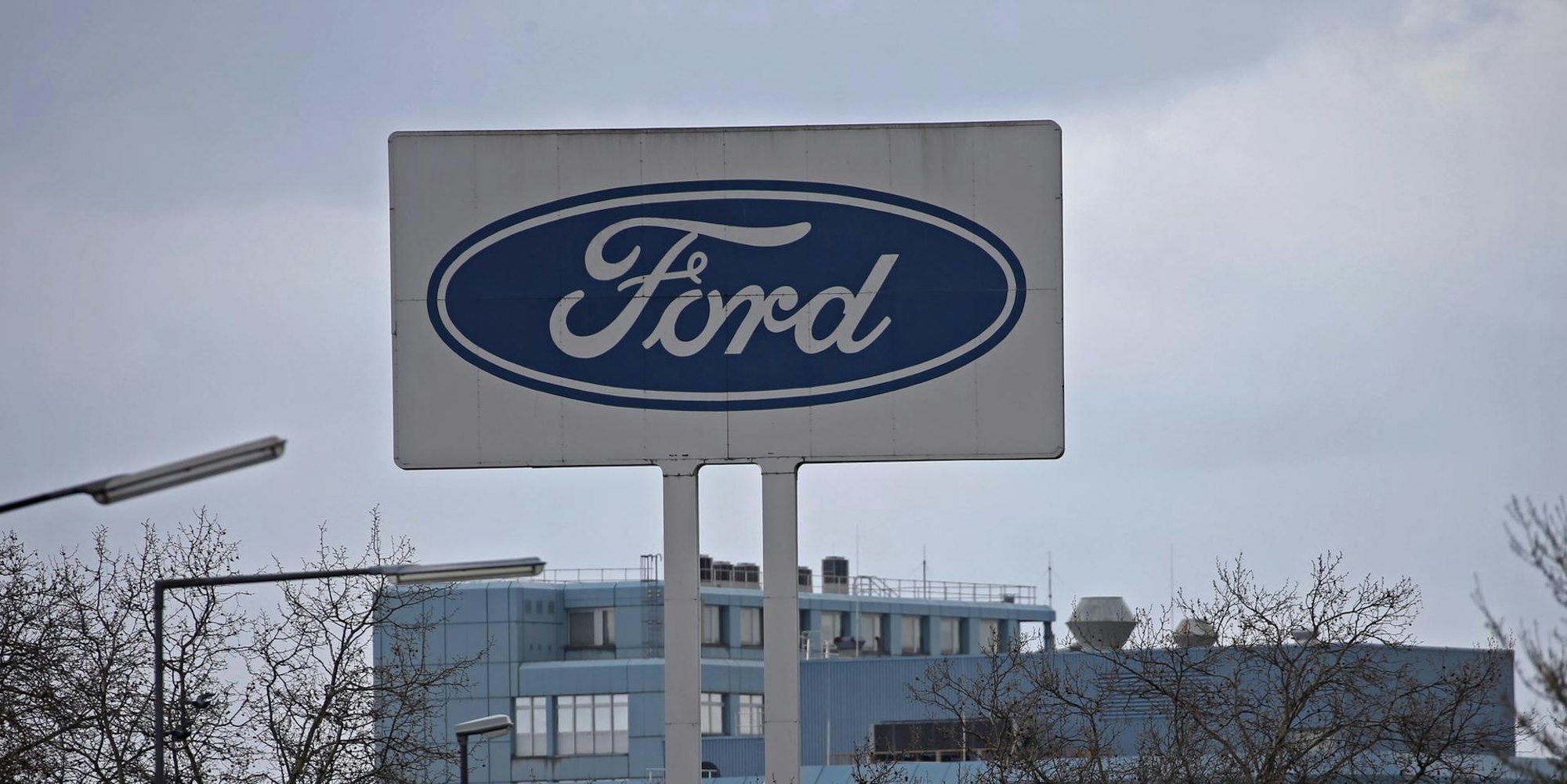 Ford Symbol dpa