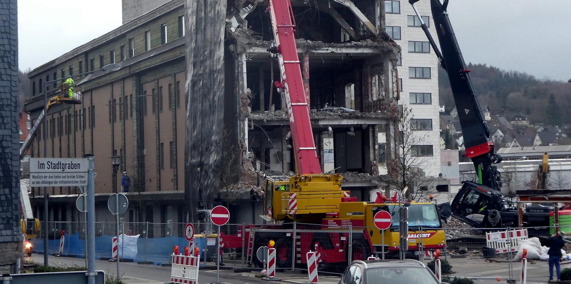 Abriss Fassade alte Kaufhalle