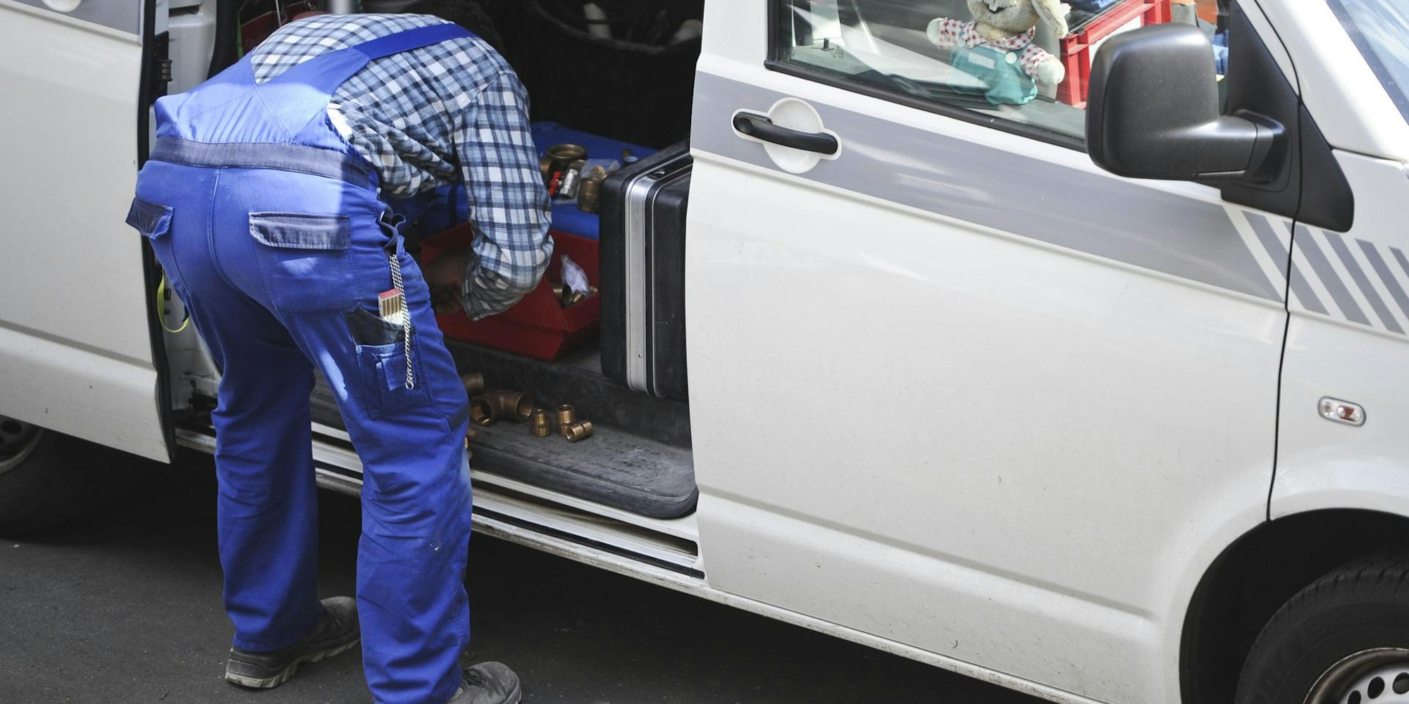 Falsche Klempner rauben Seniorin aus