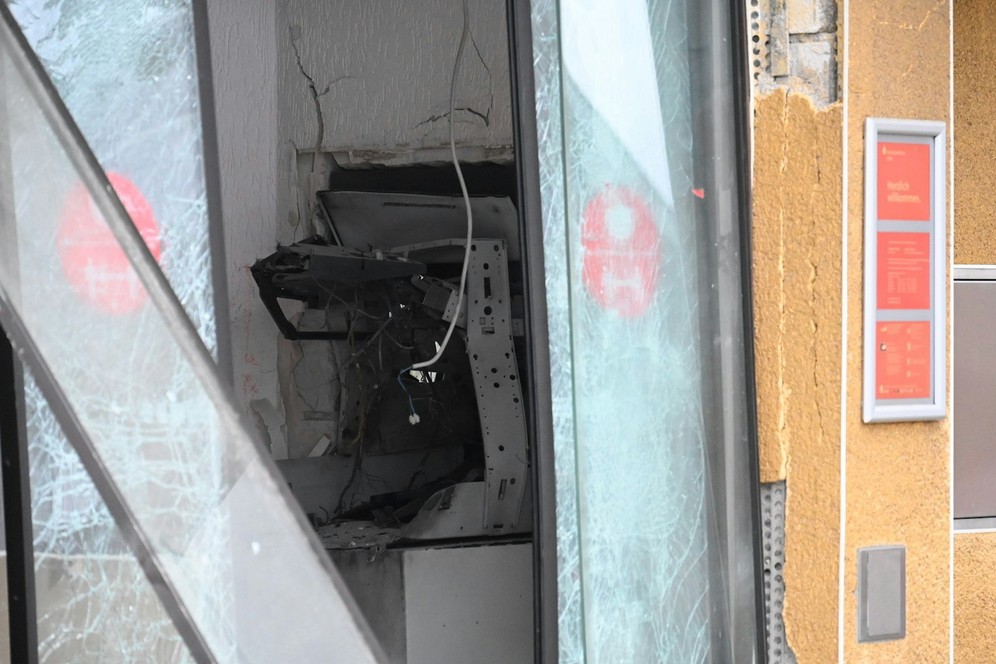 Geldautomat nach Sprengung IV