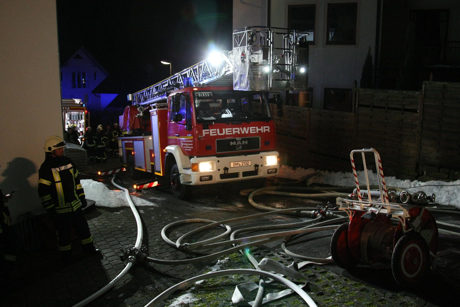 brand-vollmershausen-feuerwehr-einfahrt