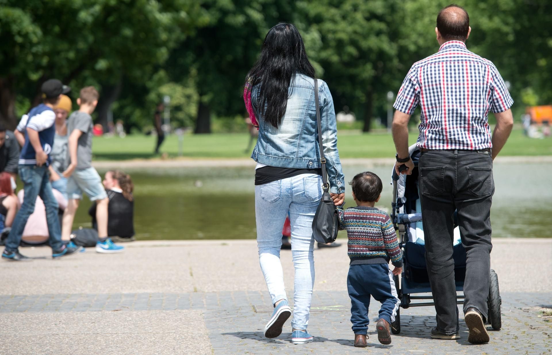 Eltern Familie Kinderwagen
