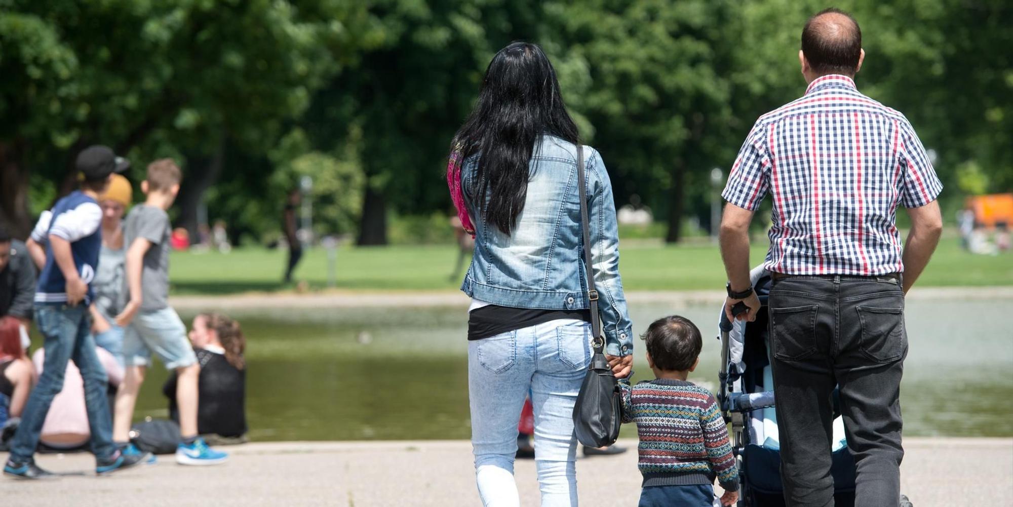 Eltern Familie Kinderwagen