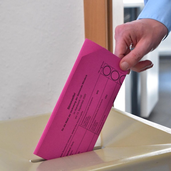 kommunalwahl 2020 urne stimmzettel