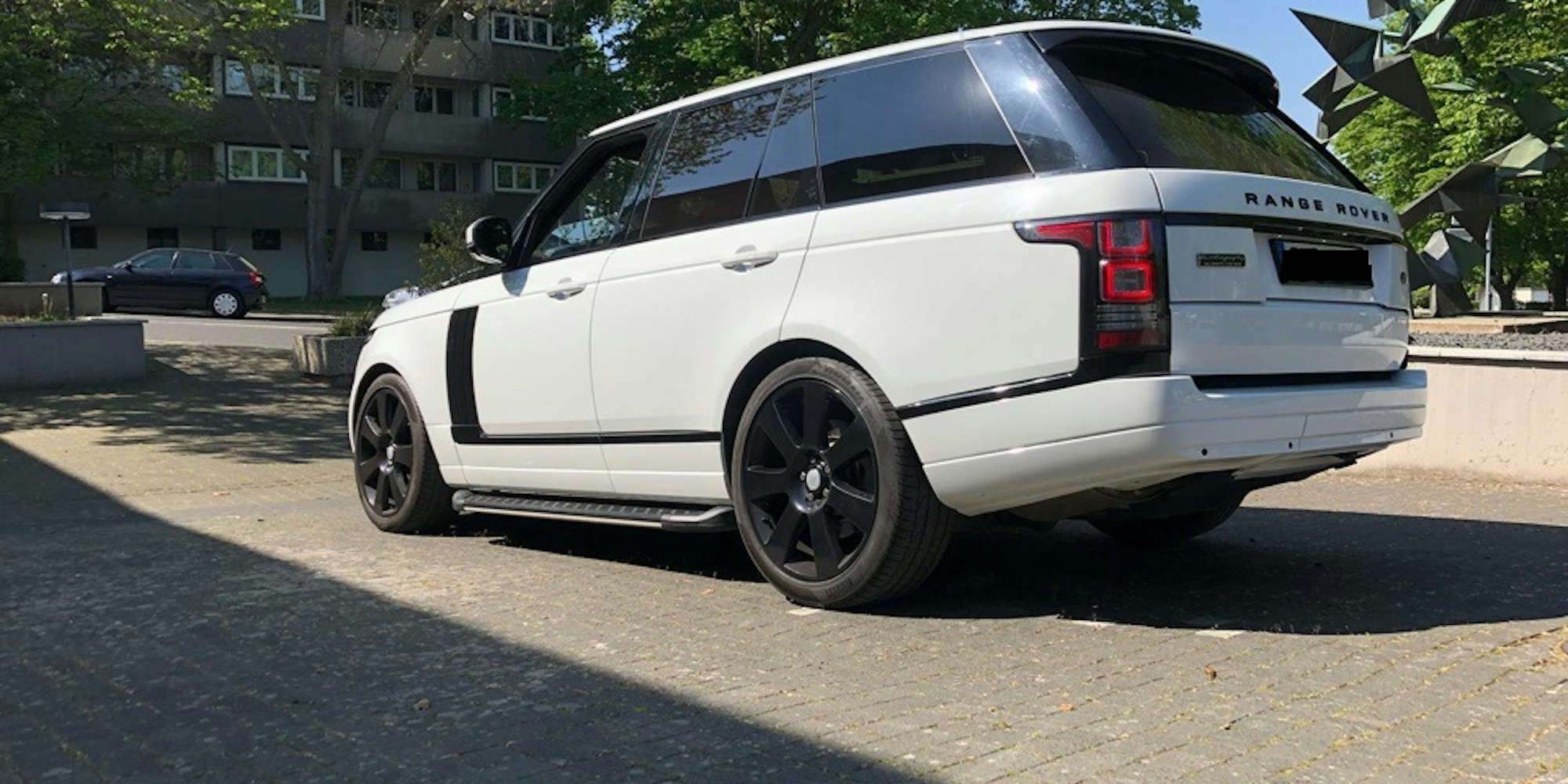 20220324-pol-weißerRangeRover (2)