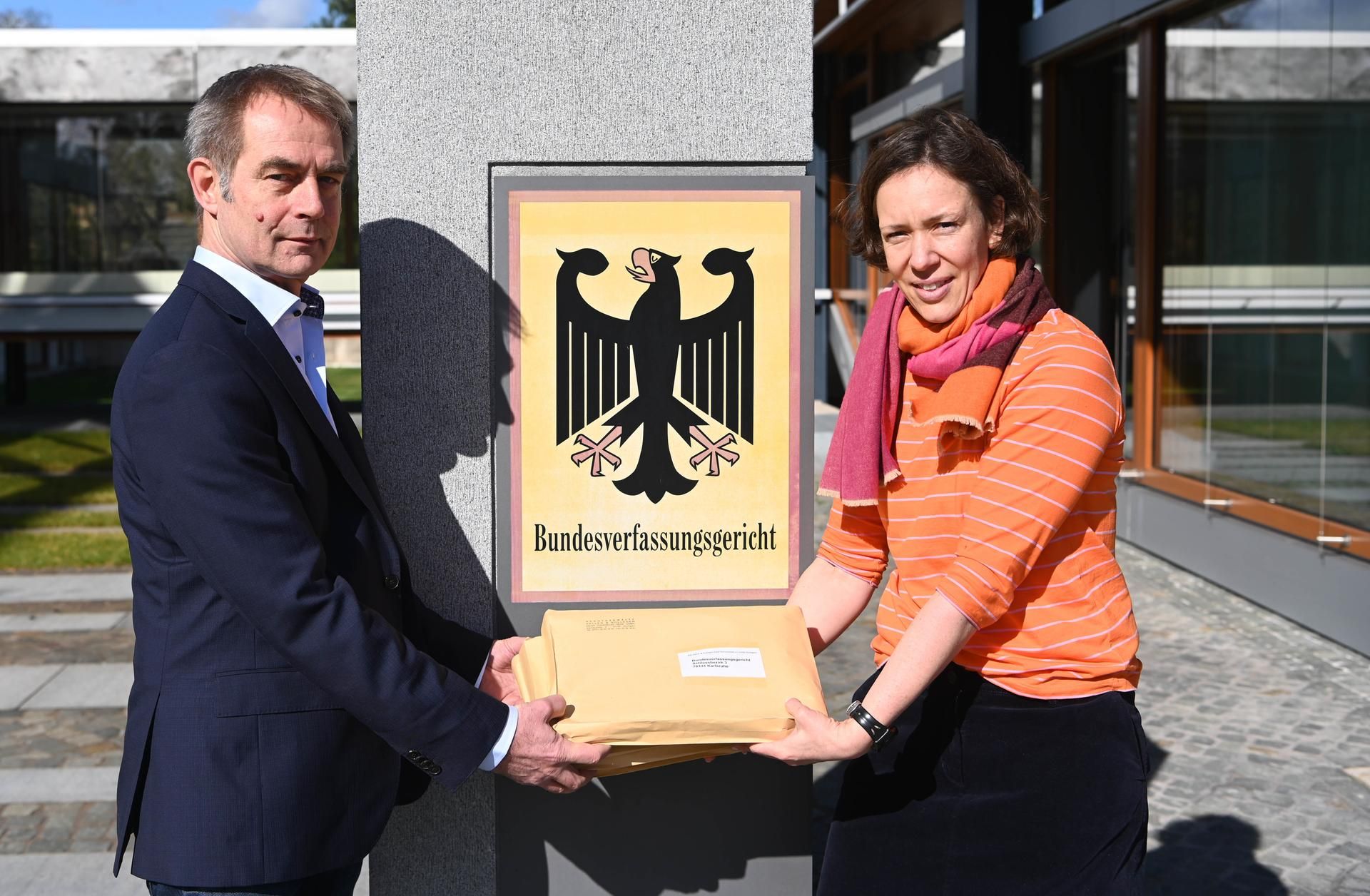 Beschwerde Impfpflicht DPA 010320