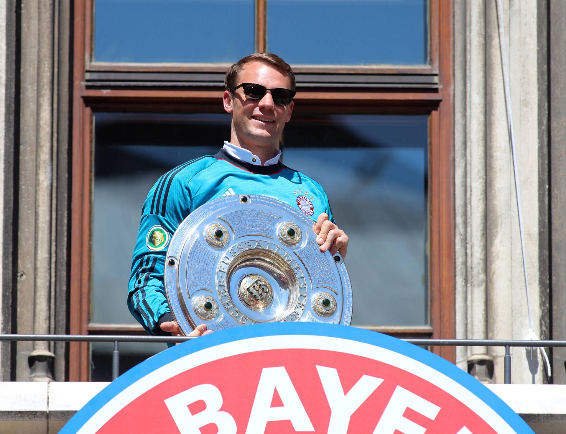 Manuel Neuer Meisterschale 15052