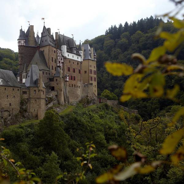 Burg Eltz nah dpa