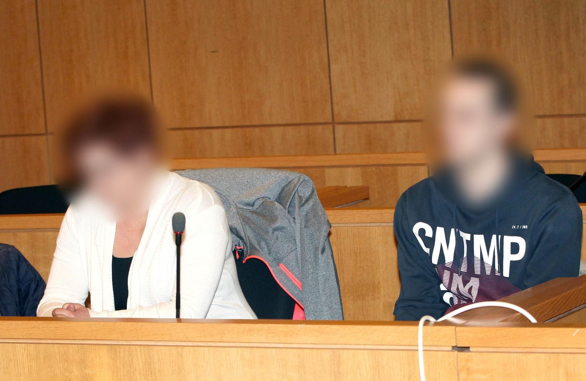 Nicos Eltern, Junge starb an darmverschluss