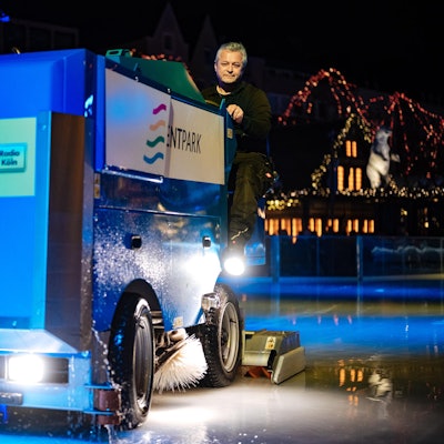 cob_20191217_Eisbahn_Weihnachtsmarkt_-_Heumarkt_2