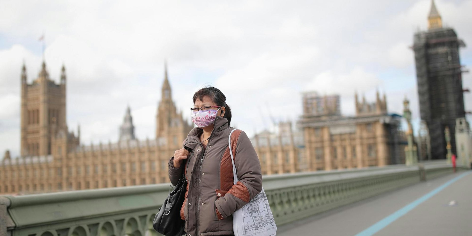 Frau mit Maske London