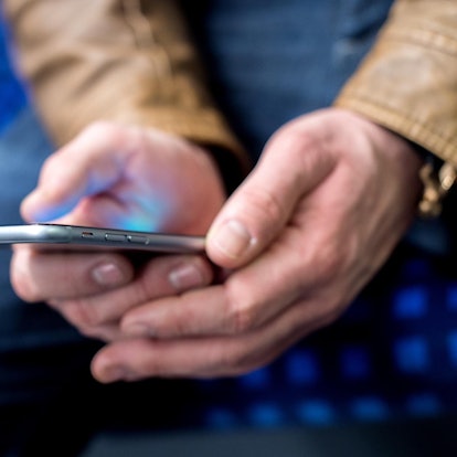 Handy_unterwegs_App_Datenfresser_Instagram