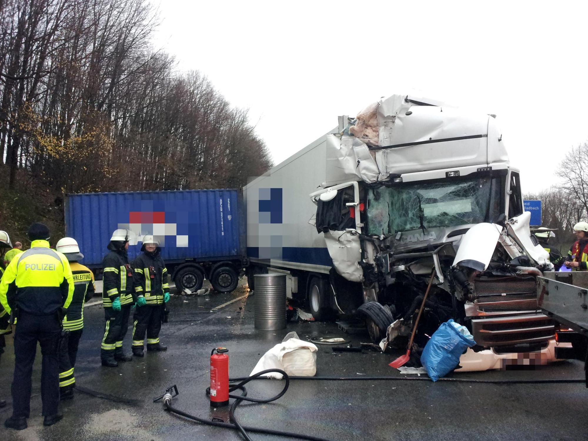 Unfall_Burscheid_A1_13122017