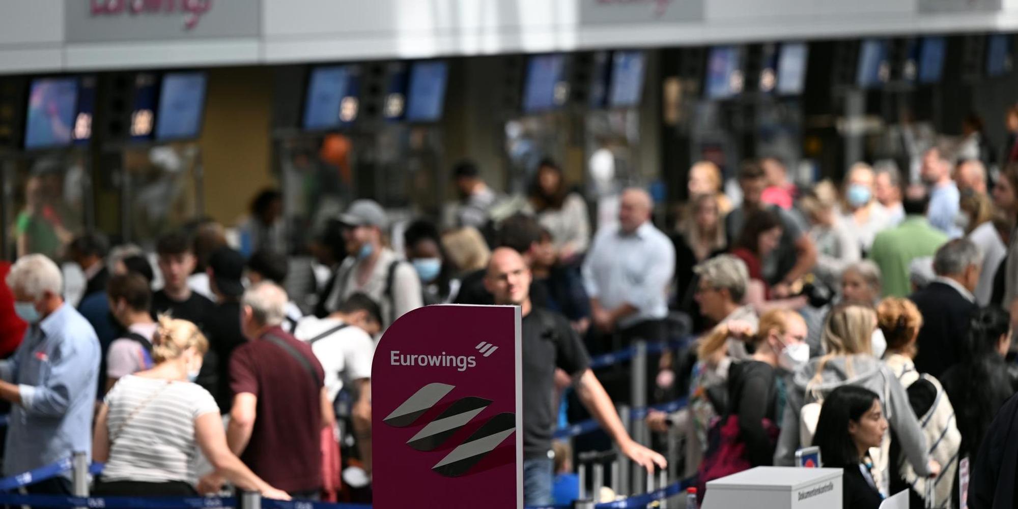 Flughafen Düsseldorf Schlangen