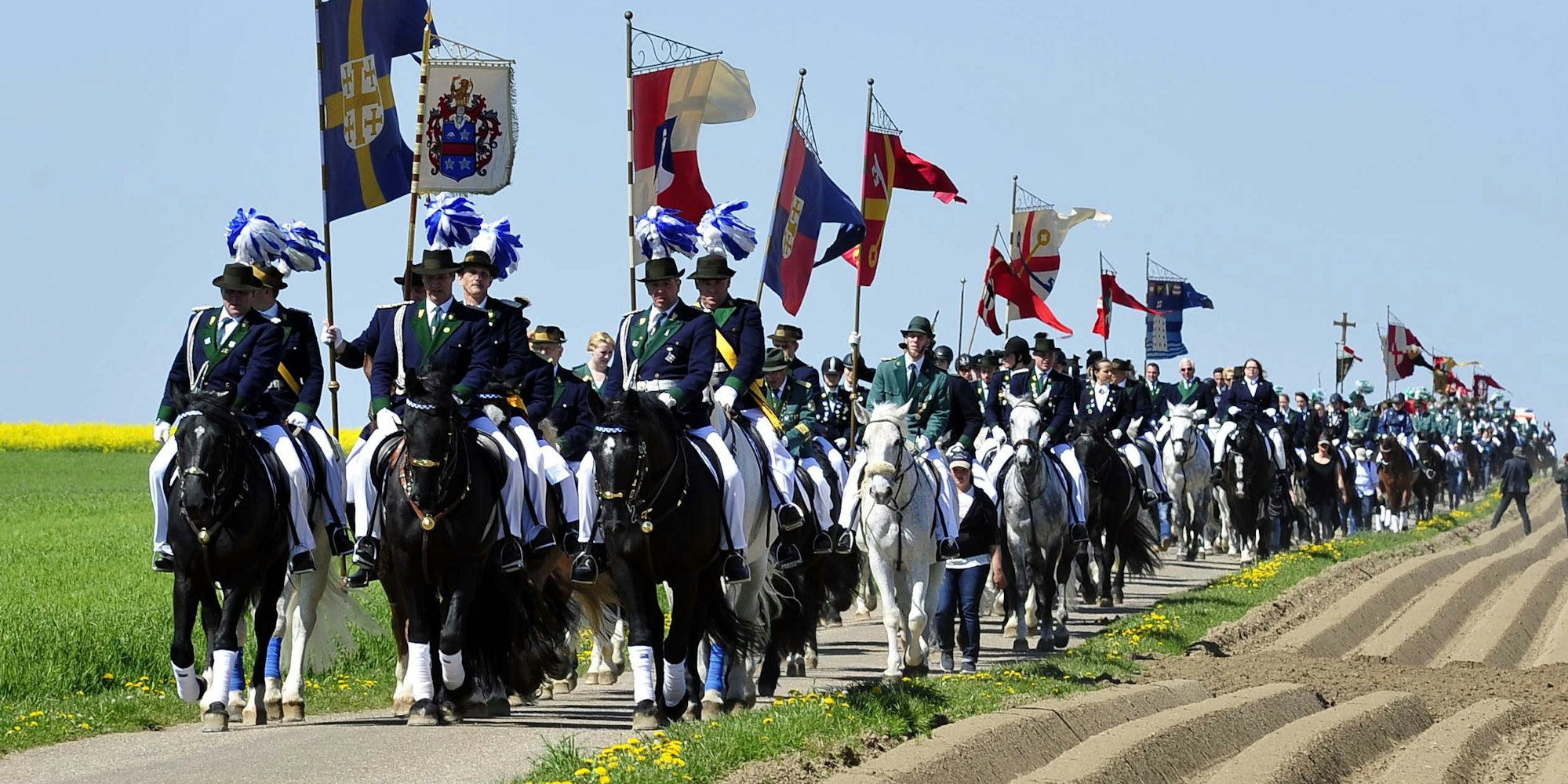 Gymnicher_Ritt_zu_Pferde_1_otr