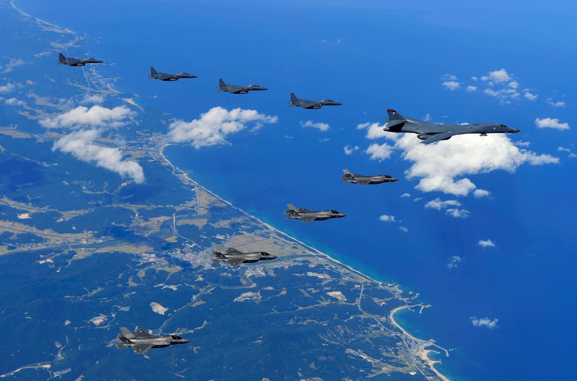 US B 1B Bomber