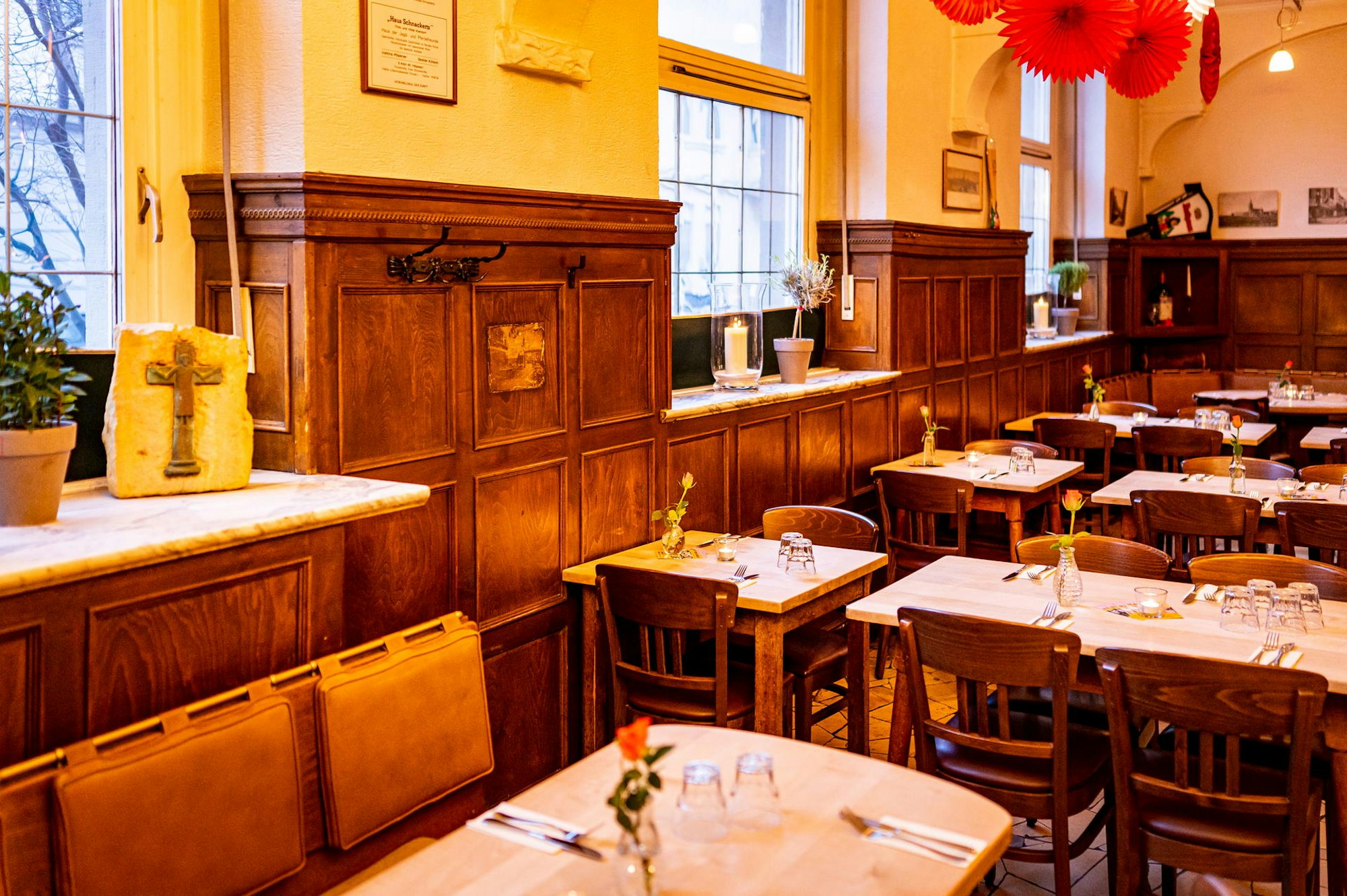 haus schnackertz innen tische