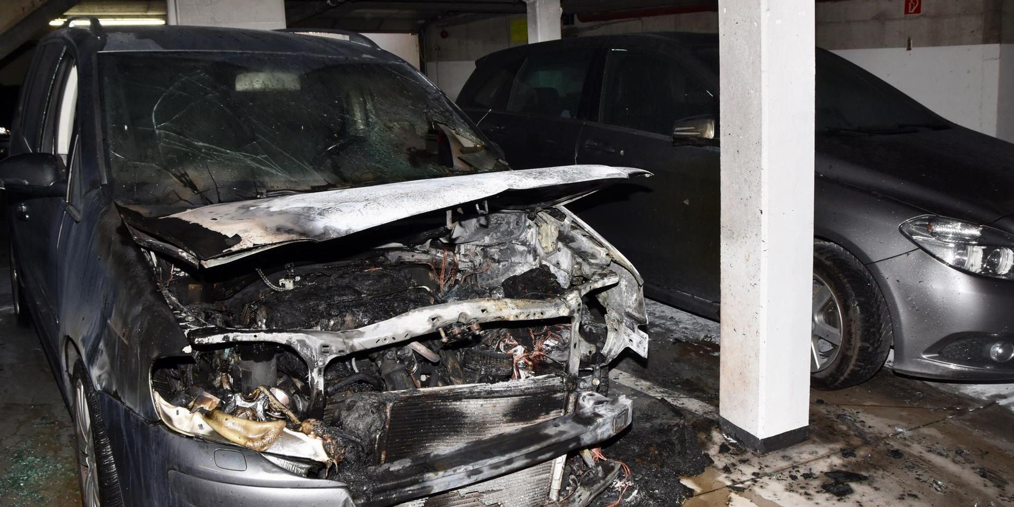 Das Auto brannte völlig aus